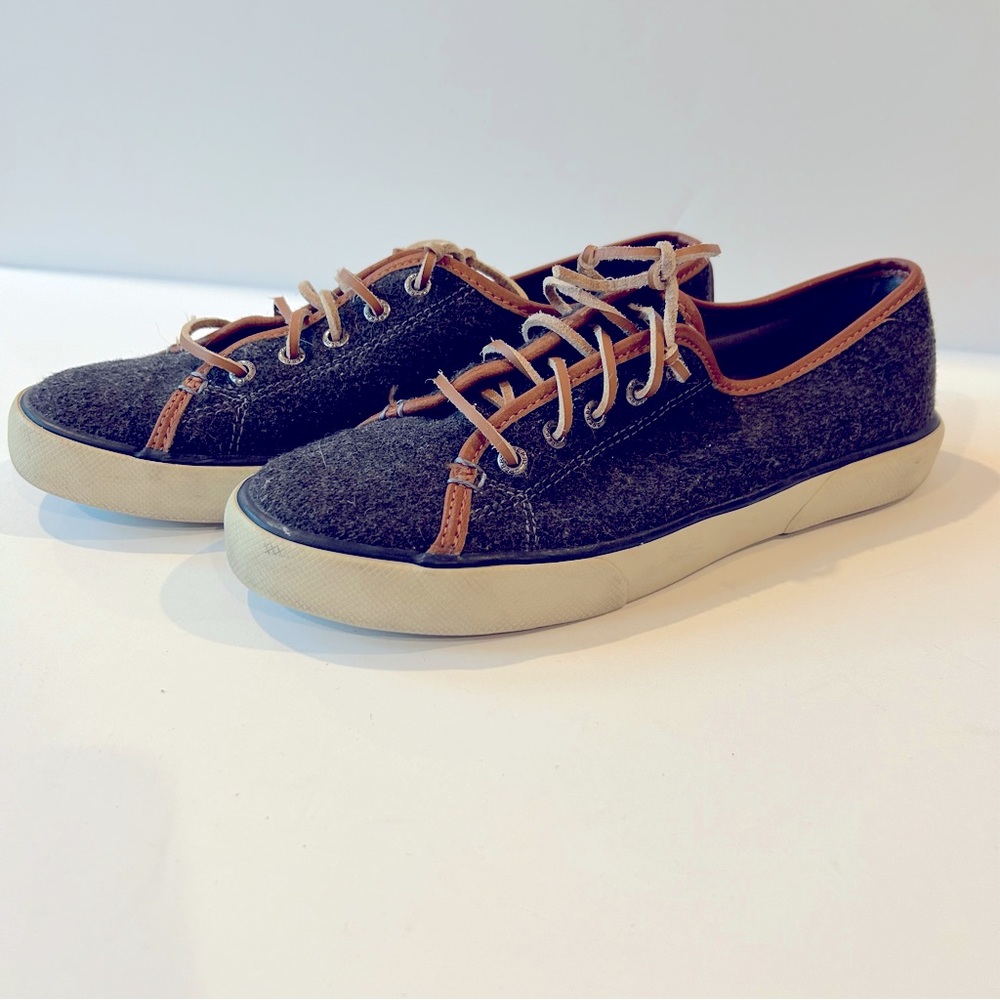 Sperry Sneaker Women’s size 8
